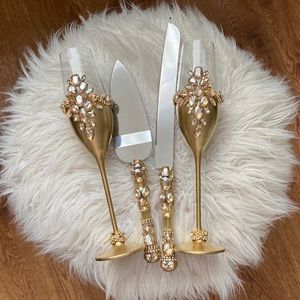 WEDDING CAKE CUTTING SET and FLUTES